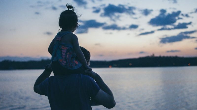 Як підписати фото з донечкою: найкращі слова та цитати