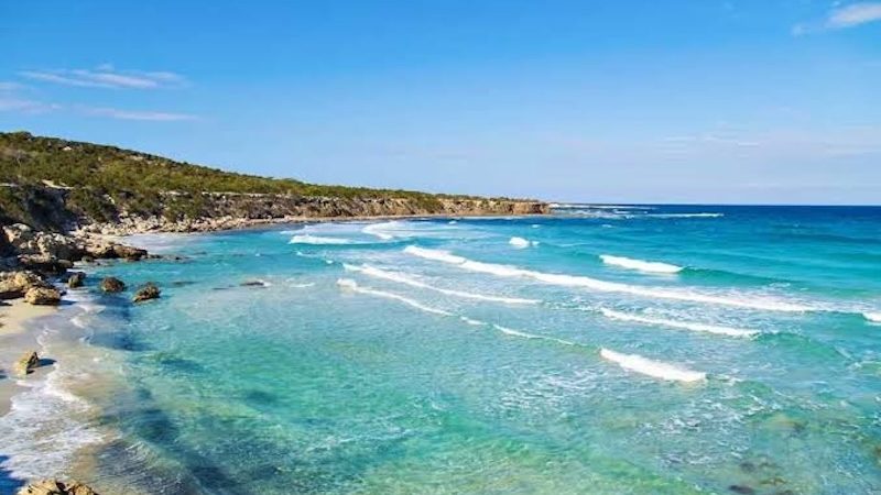 Яке море омиває Кіпр: акваторії, курорти та температура води